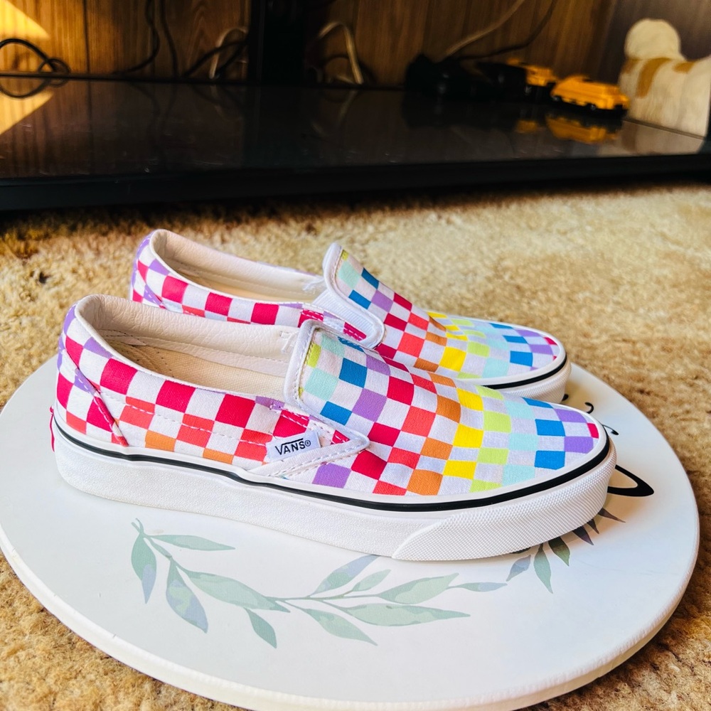 Vans classic slip on rainbow 🌈 checkerboard sneakers men’s 5 size 6.5 women’s.